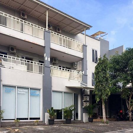 Hotel Reddoorz @ Citraland Surabaya Exterior foto