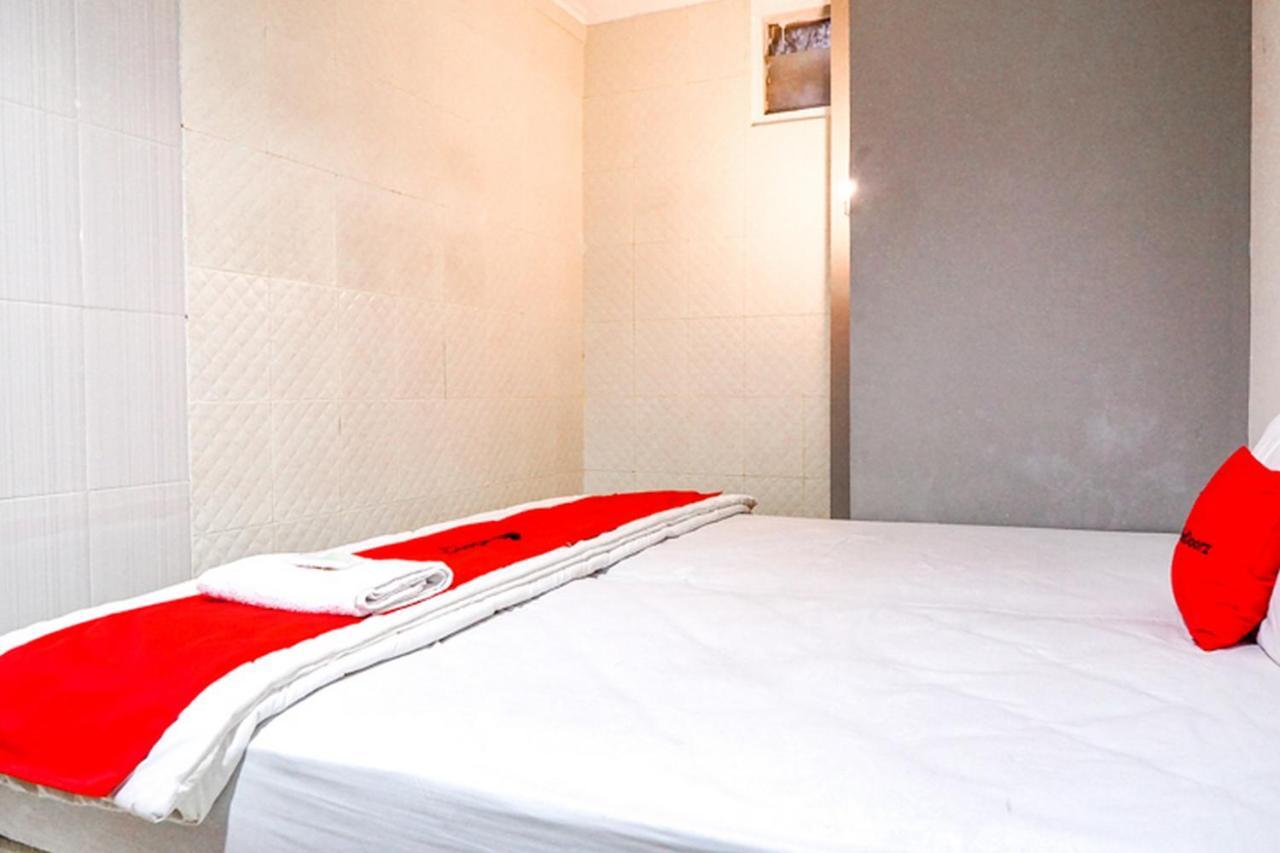 Hotel Reddoorz @ Citraland Surabaya Exterior foto