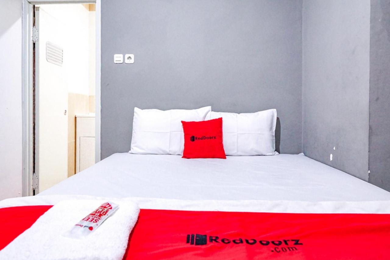 Hotel Reddoorz @ Citraland Surabaya Exterior foto